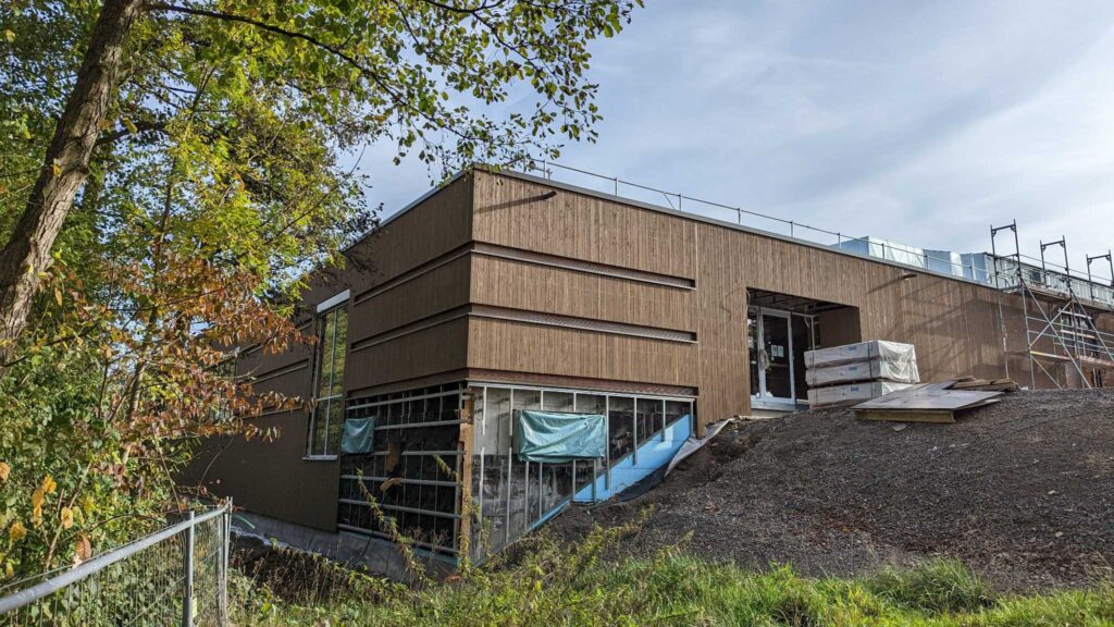 Fassadenkästen im Neubau